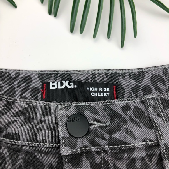 BDG High Rise Cheeky Cut Off Shorts Leopard Sz 31 - Picture 4 of 4
